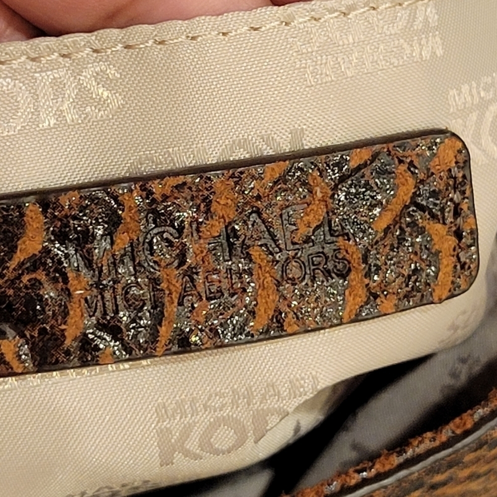 MICHAEL KORS Women Jet Set MK LG CLUTCH Snake Skin Brown original price $248.00. - Picture 6 of 12